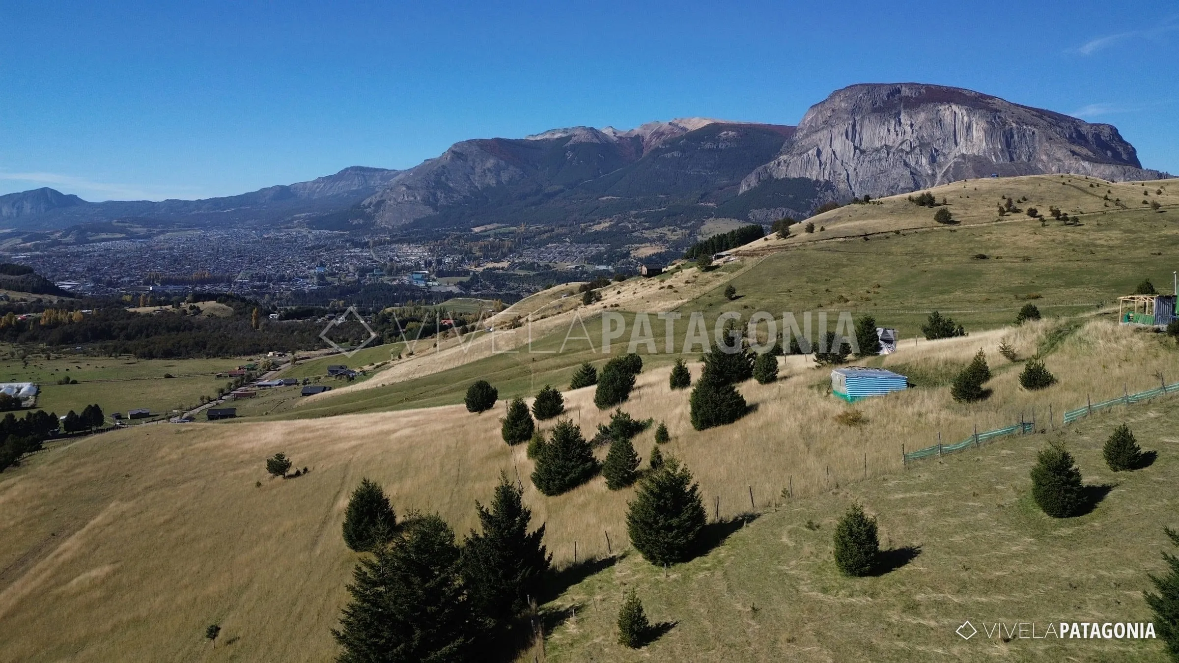 Coyhaique y el Cerro Mackay frente a la parcela · Parcela en venta · El Claro · Huemules