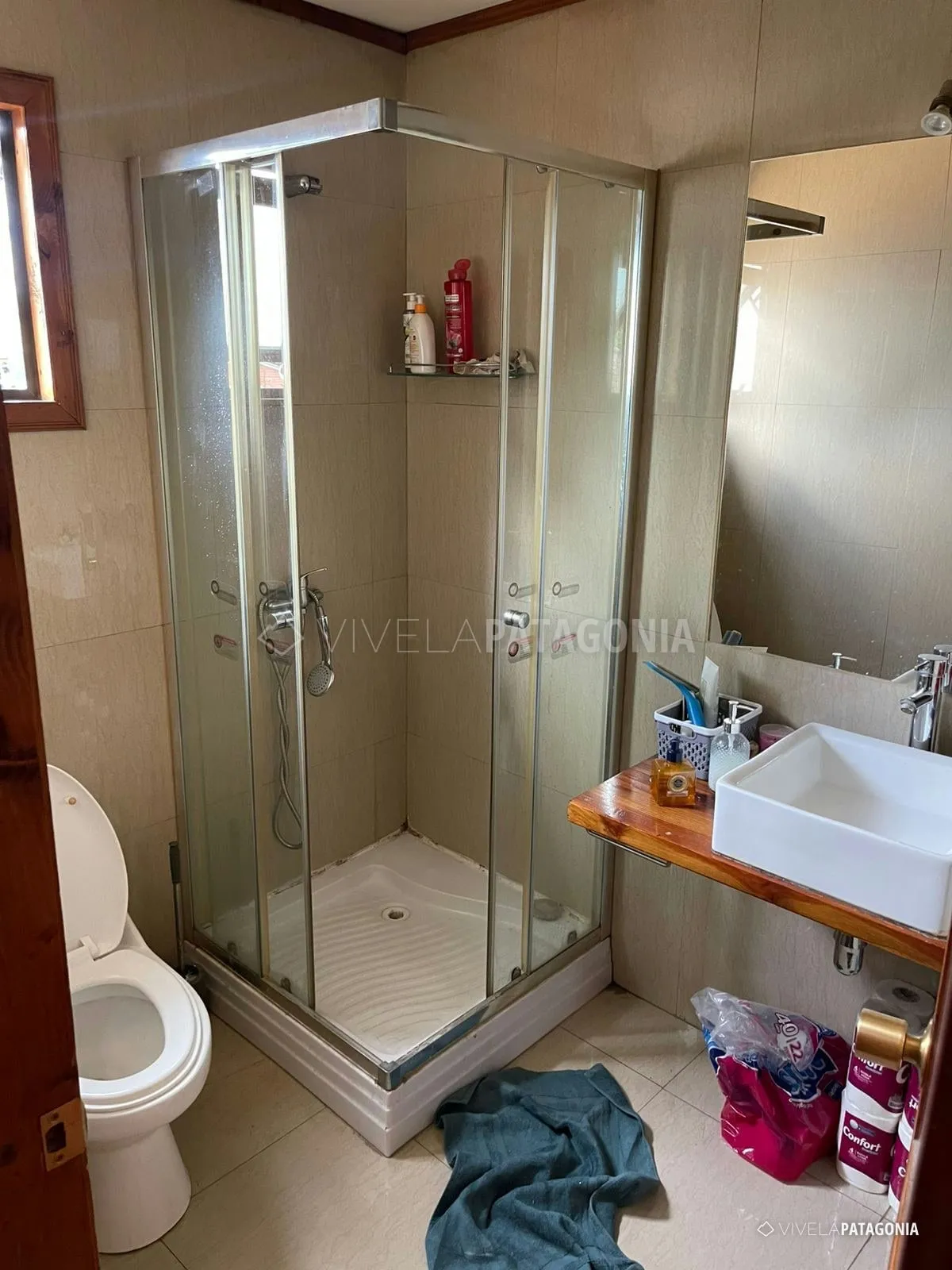 Baño con ducha, cómodo para el día a día · Casa en venta · Coyhaique urbano