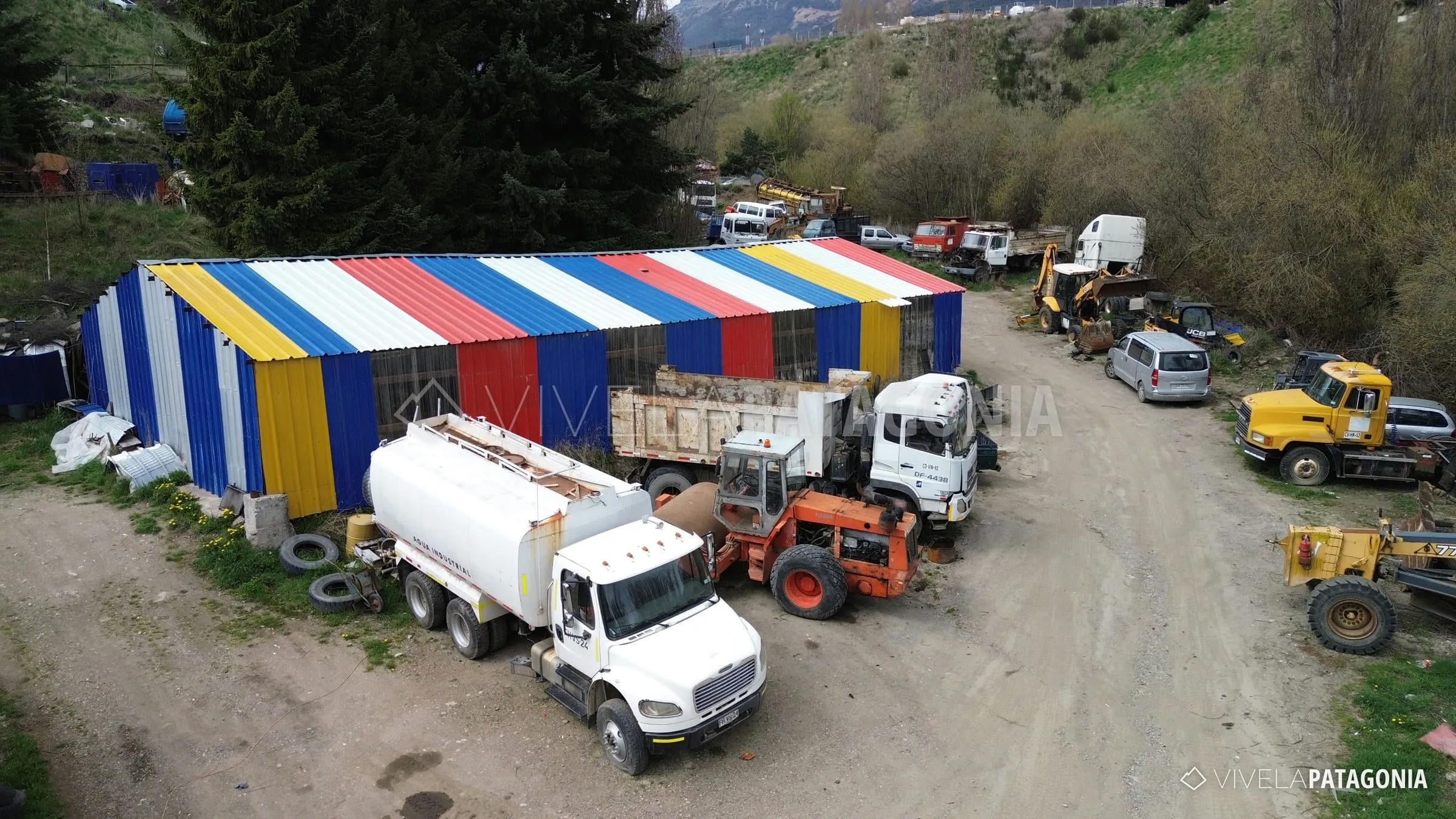 Galpón de 288 m² y patio para camiones y maquinaria · Comercial en venta · Coyhaique urbano