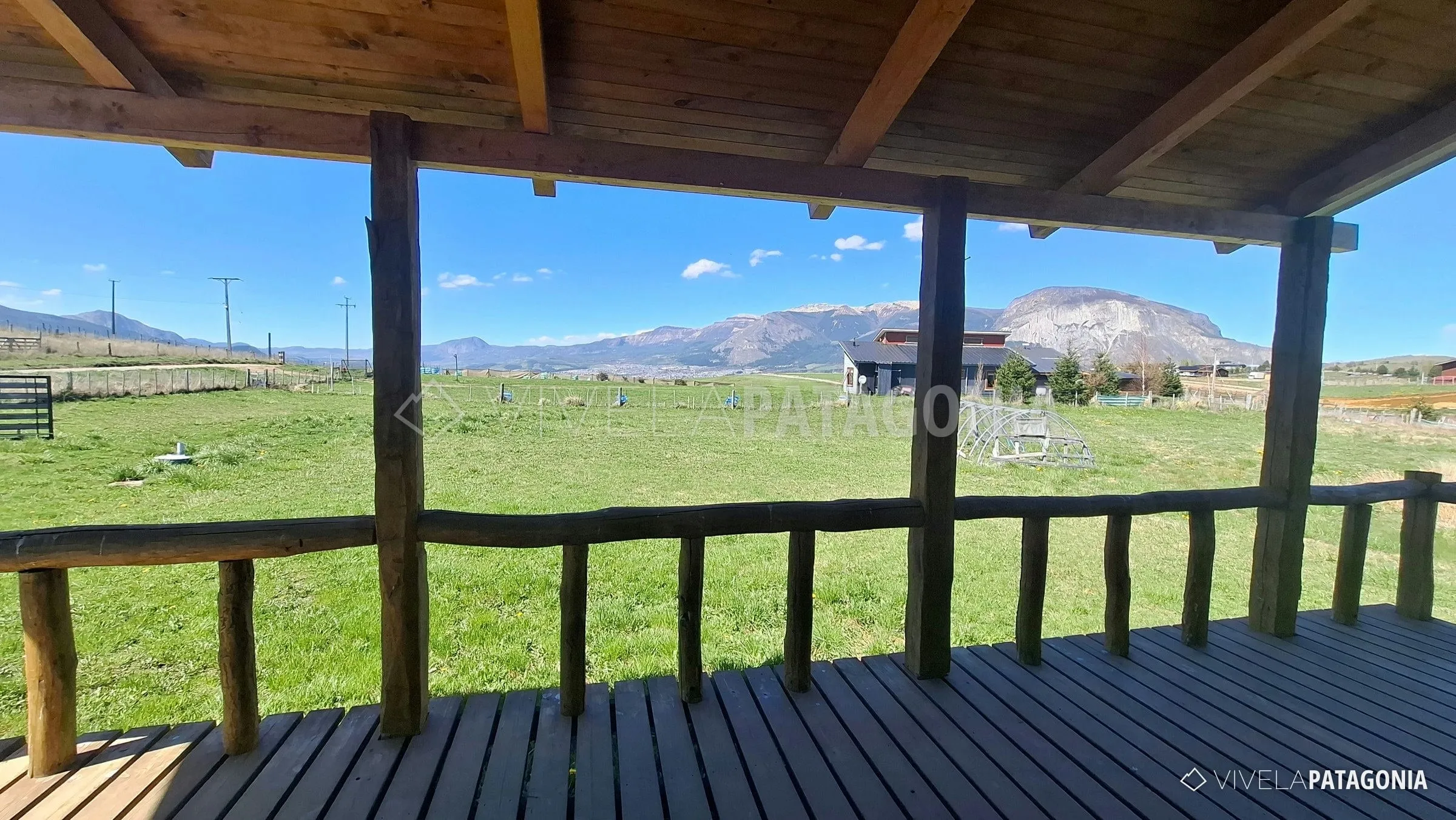 Terraza techada para disfrutar el paisaje de Panguilemu · Casa en parcela en arriendo · Panguilemu