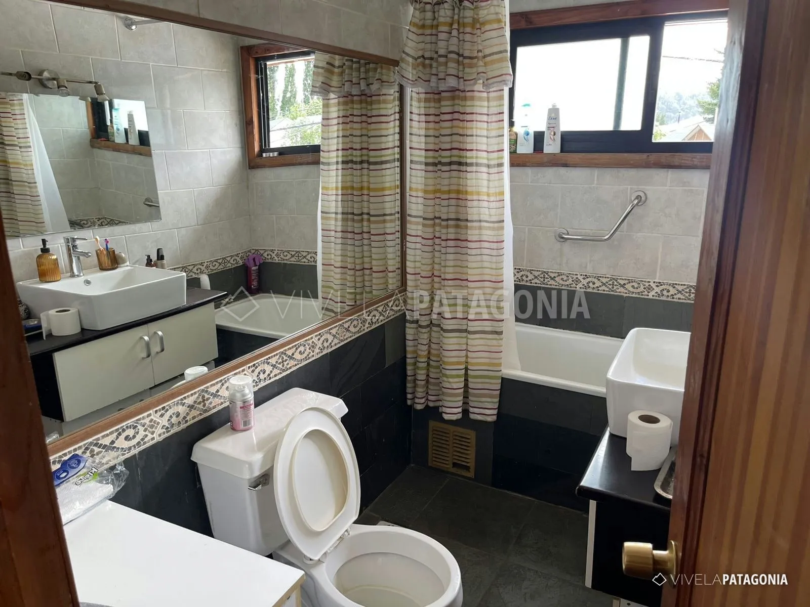 Baño completo con tina para relajarse · Casa en venta · Coyhaique urbano