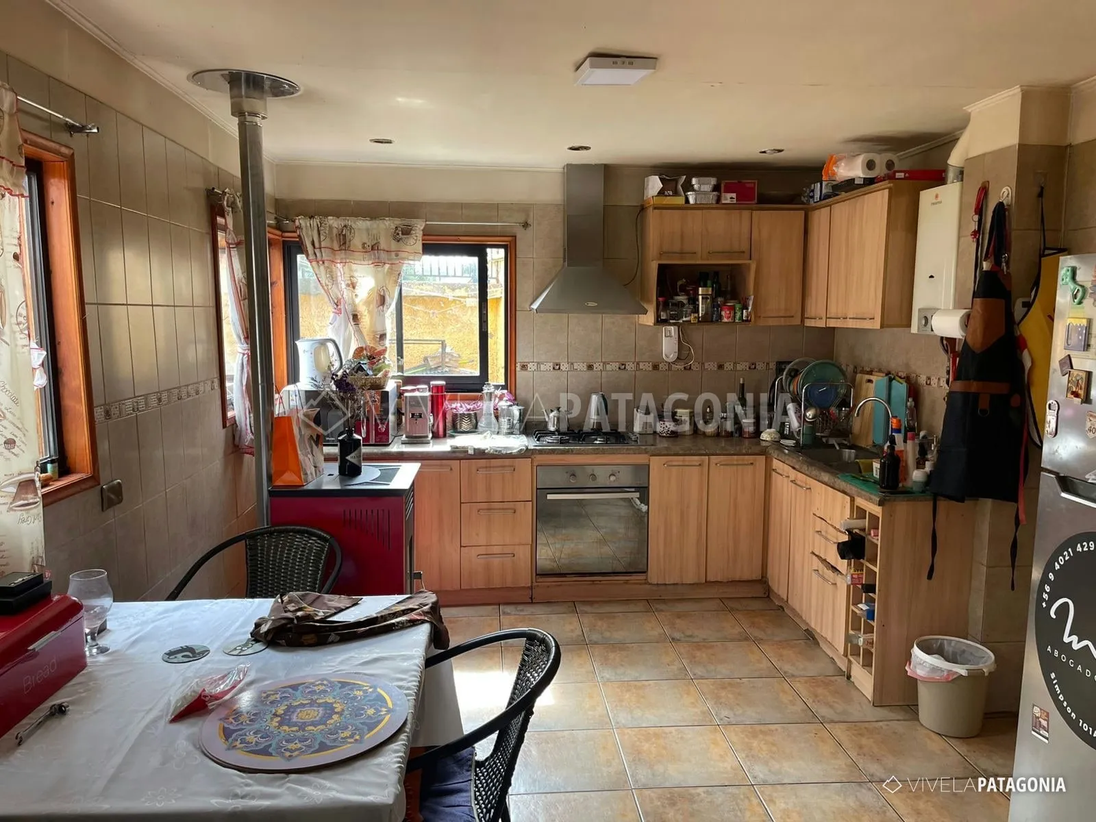 Cocina amplia con espacio para comer en familia · Casa en venta · Coyhaique urbano