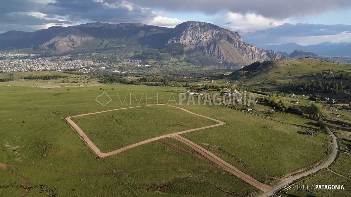 Vista aérea del trazado de los caminos del loteo