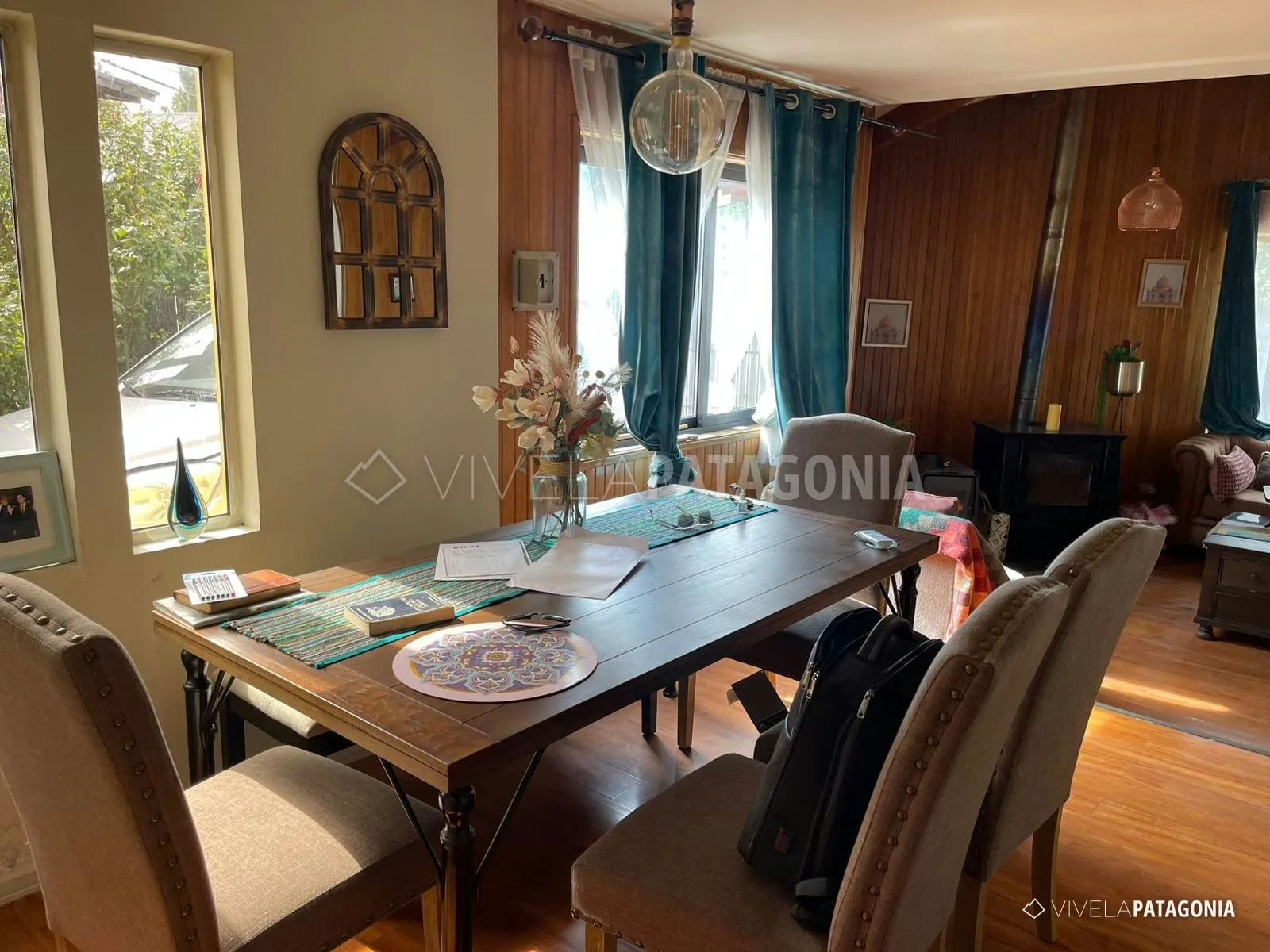Comedor cálido para compartir en familia · Casa en venta · Coyhaique urbano