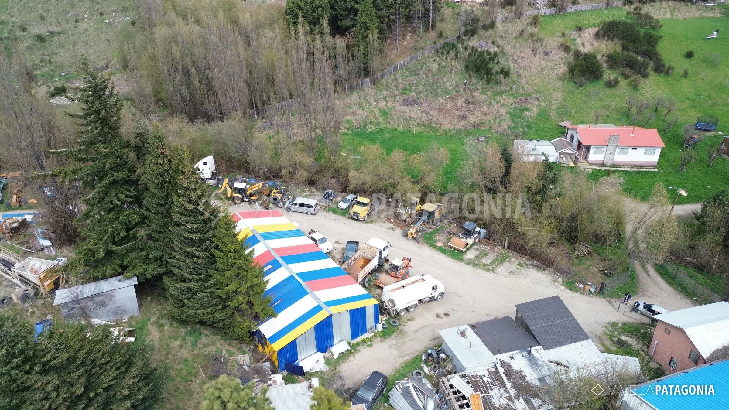 Galpón, talleres y vivienda de cuidador en un mismo recinto · Comercial en venta · Coyhaique urbano