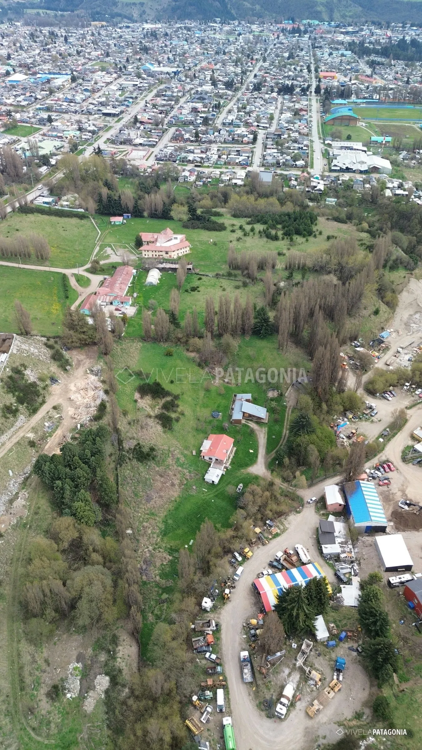 La ciudad y la cordillera a la vista · Comercial en venta · Coyhaique urbano