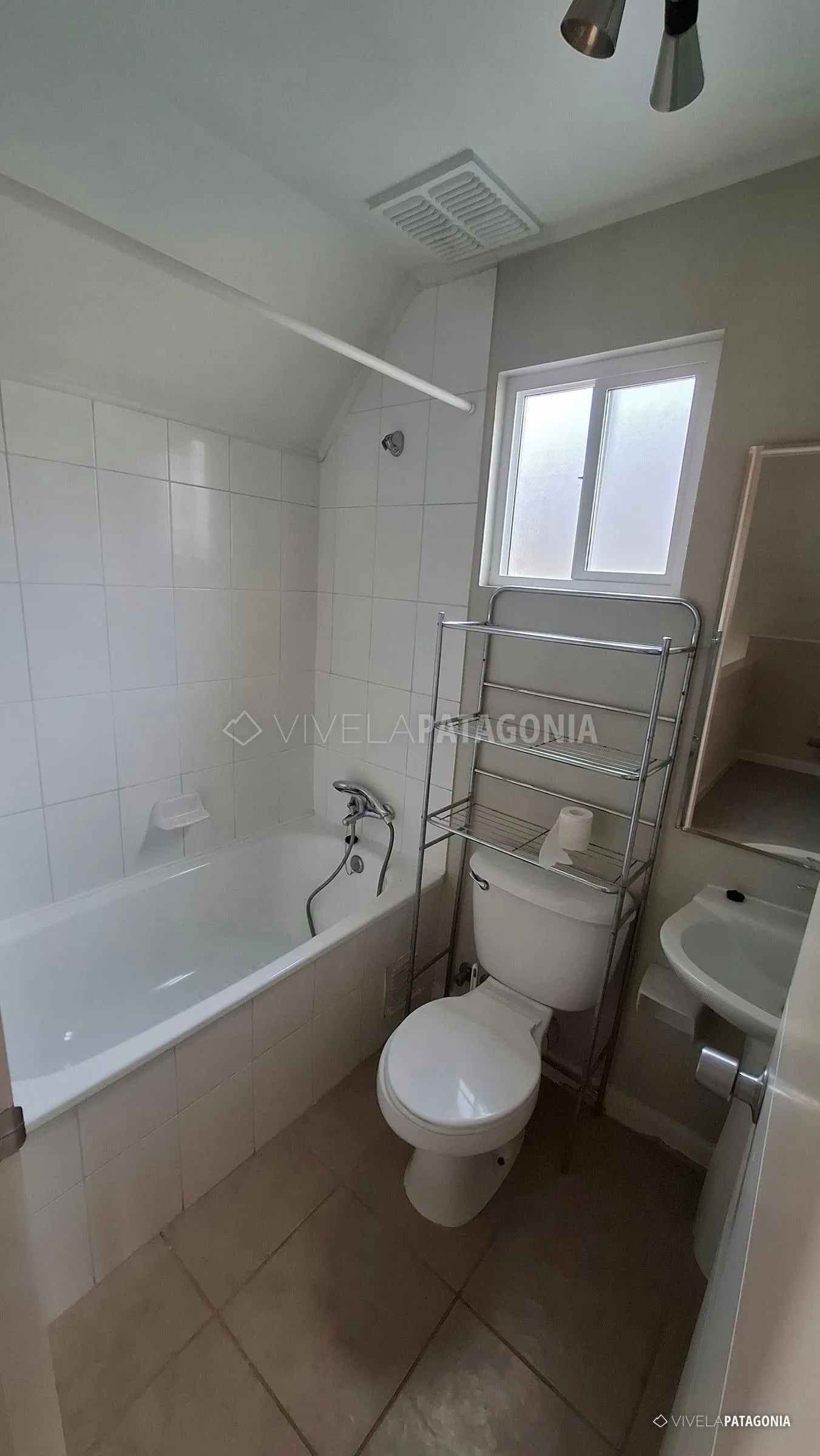 Segundo baño, con tina · Casa urbana en venta · Coyhaique urbano