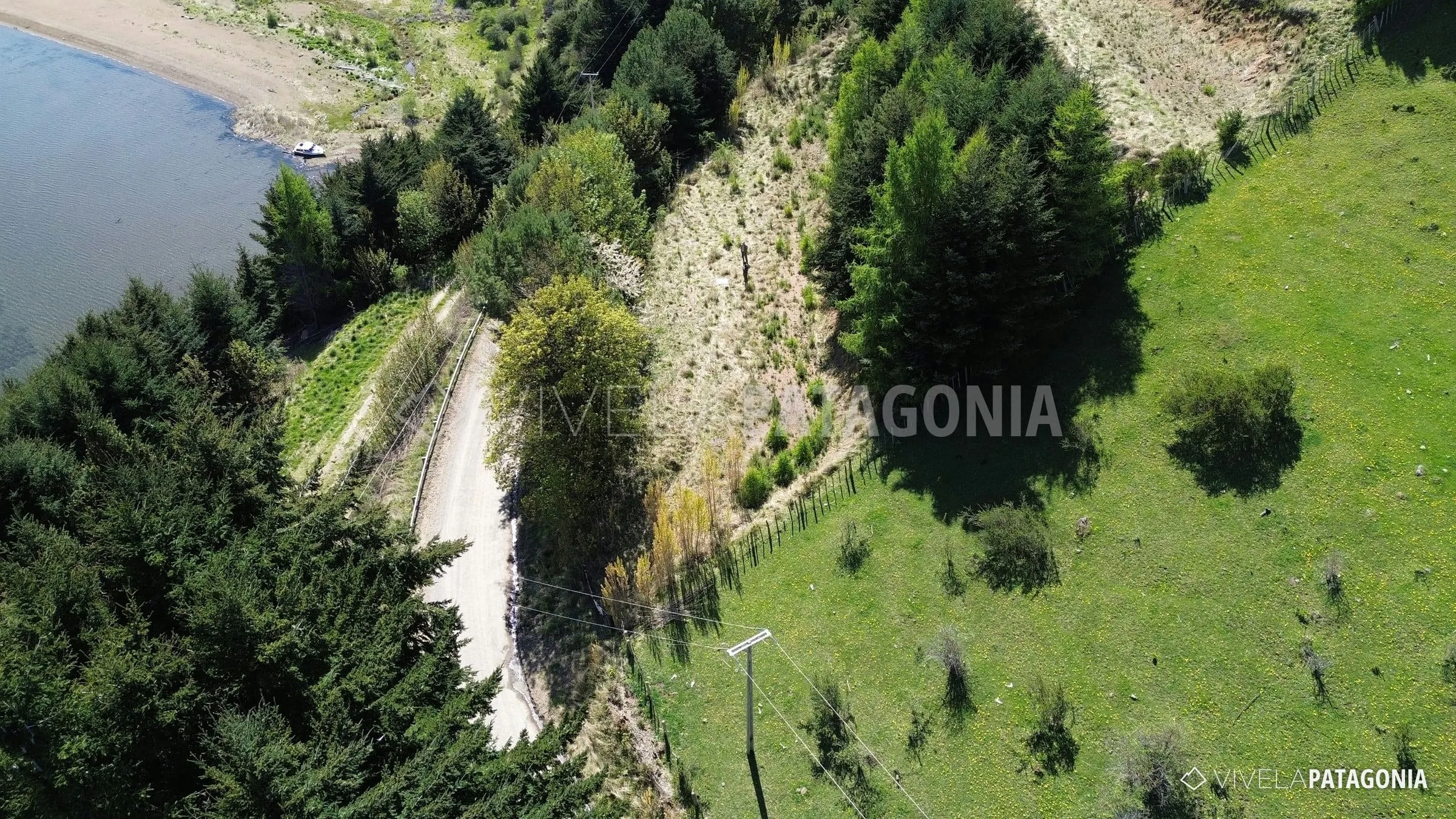Camino público y tendido eléctrico junto al terreno · Parcela en venta · Lago Elizalde