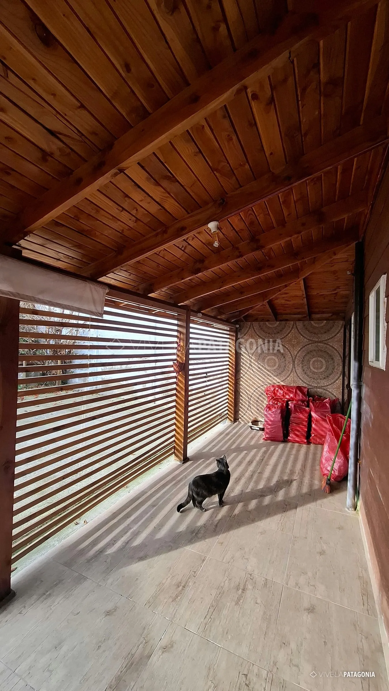 Terraza techada en el patio · Casa urbana en venta · Coyhaique urbano