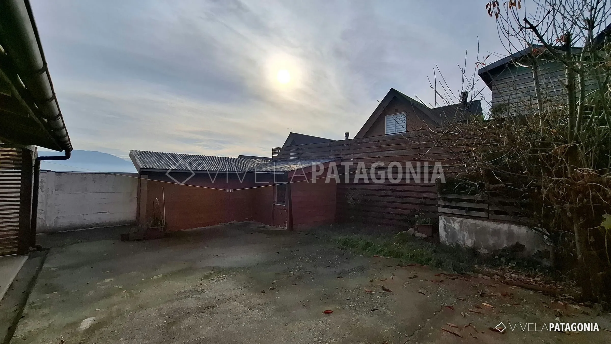 Patio con bodega y leñera · Casa urbana en venta · Coyhaique urbano
